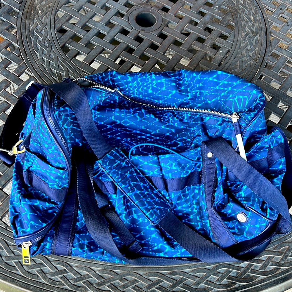 Lululemon Run Ways Duffel Blue Hero Gym Yoga Travel Bag